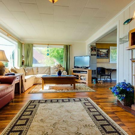 Coastal Breeze Villa Депо Бей Екстериор снимка