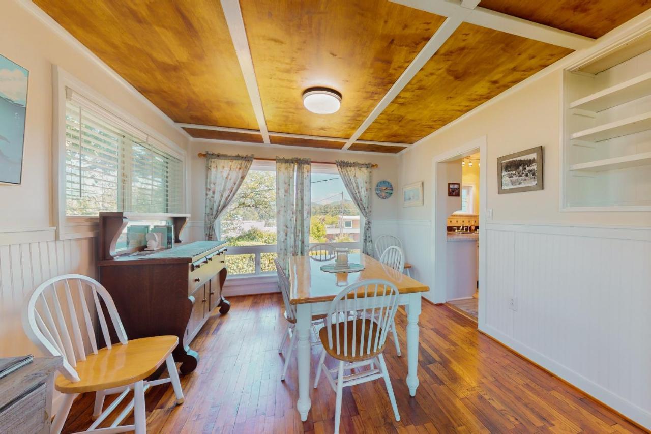 Coastal Breeze Villa Депо Бей Екстериор снимка
